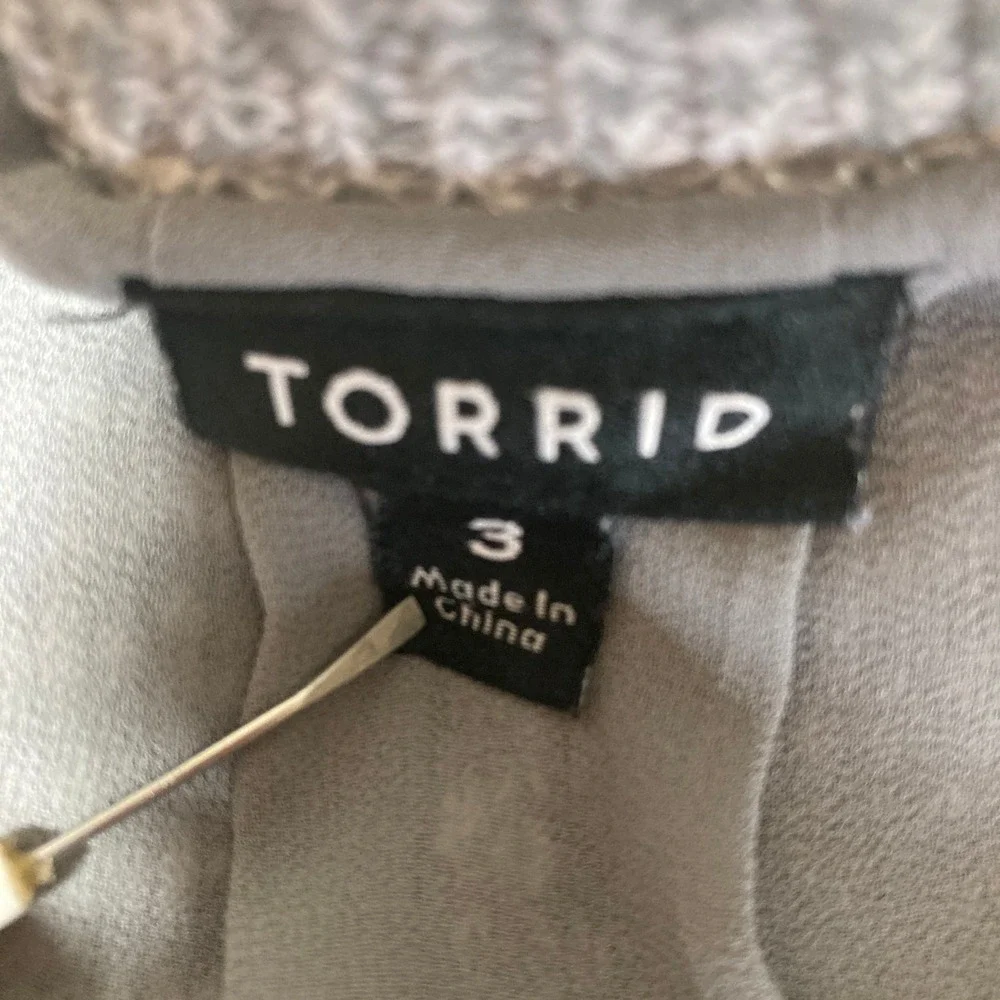 Torrid 3 Cold Shoulder Tunic Sweater‎ Gray Marled Knit Chiffon Hem Long Sleeve